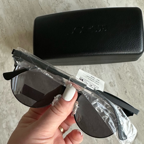 Joe’s Jeans Sunglasses - Picture 3 of 4
